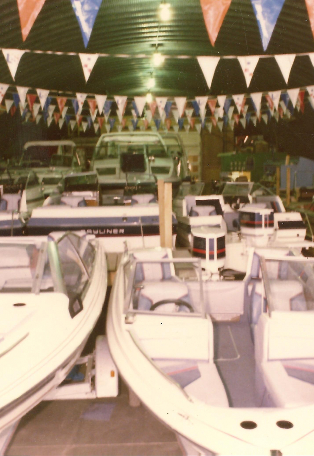 1985 - Happy Days Boat Centre showroom